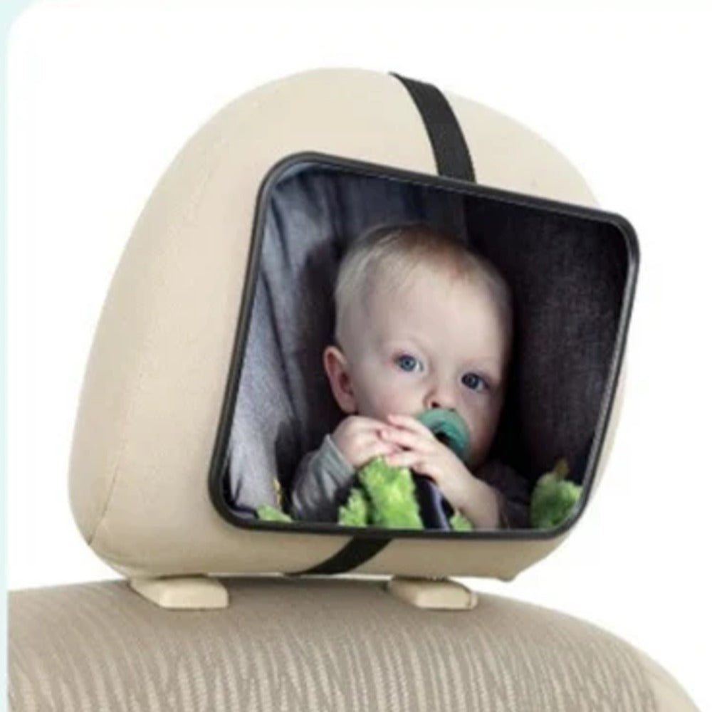 Babyspiegel mit zwei Gurten an der Kopfstütze befestigt, Baby im Spiegel sichtbar